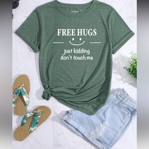 SHEIN || NWOT “Free Hugs” Tee (M)